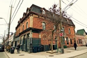 Parkdale Hostellerie boy's hostel Toronto, Canada 